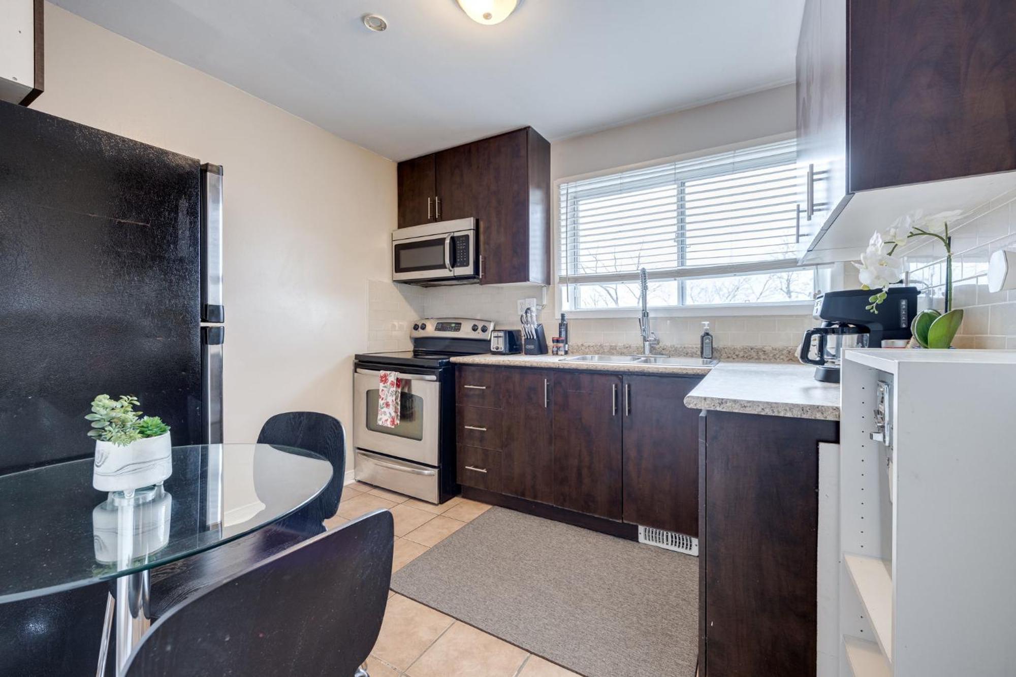 Eglinton West Guest Suite Toronto Exterior photo